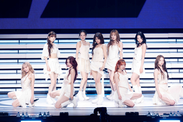 NiziU、全国21都市23会場32公演を巡る初のホールツアー「NiziU Live with U 2025 NEW EMOTION : Face To Face」が11月22日(土)、23日(日・祝)東京・日本武道館2daysにてファイナル！！