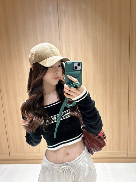 中西 智代梨、お腹チラ見せ！スポーティなファッションでファン魅了！