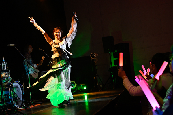 かわいいは最強！星名美怜、ワンマン公演を持ってアーティスト活動をスタート！