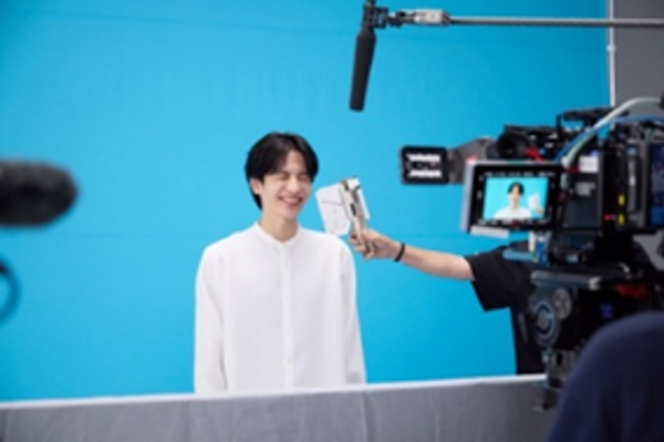 志尊淳が「うるおい不足」とささやく瞳に注目！ヒアルロン酸配合の目薬「ヒアレイン®S」新WEB動画が、1回使いきりタイプの新製品「ヒアレイン®Sミニ点眼」発売に先立って公開！