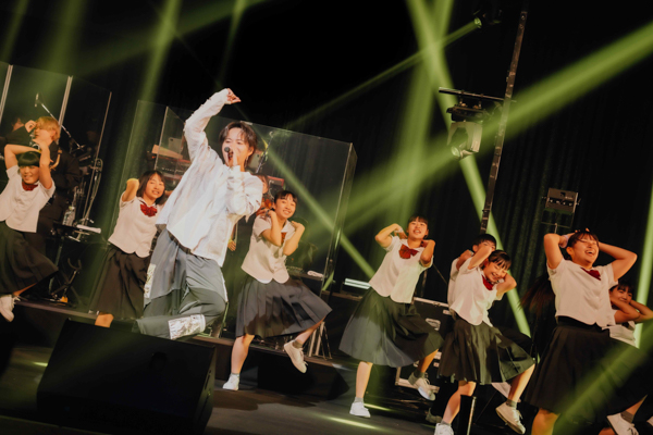 杉本琢弥、熊本凱旋ライブで「くまもと大好き大使」就任サプライズに涙...震災復興プロジェクト曲「バッテン」を高校生と初披露。主演映画主題歌「ドーンライト」も熱唱