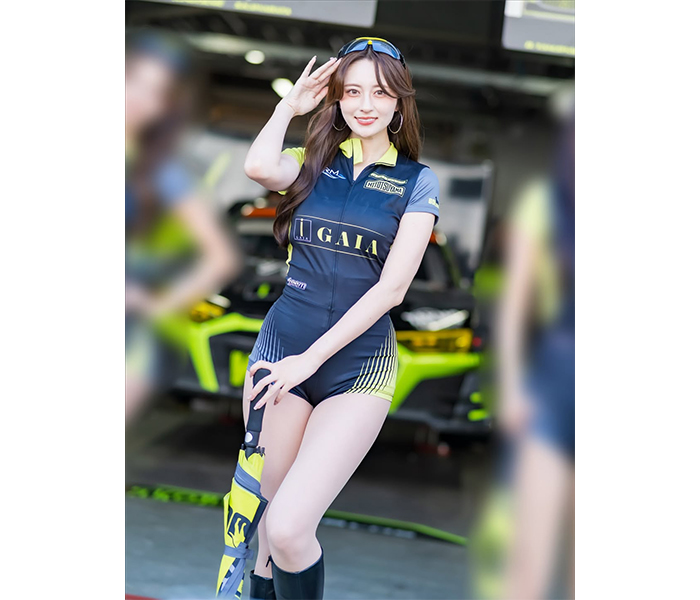 鈴木南美、スポーティコスチュームで神プロポーション披露！