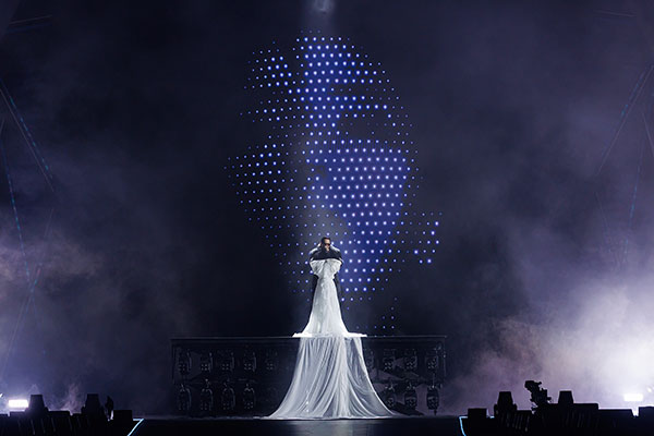 G-DRAGON、VISA ARTIST OF THE YEARに輝く！ 「MAMA 30周年に、私が愛するチョウ・ユンファさんから賞をいただけて光栄」