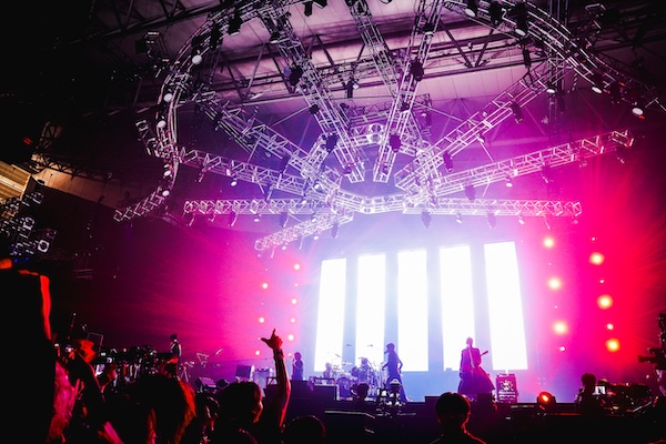 【ライブレポート】lynch. がLUNA SEAの名曲『PRECIOUS...』を熱唱！Jとのコラボも＜LUNATIC FEST.2025＞