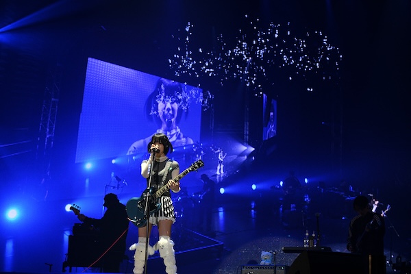 【ライブレポート】ano、圧巻のロックパフォーマンスに会場熱狂！＜テレビ朝日ドリームフェスティバル2025＞