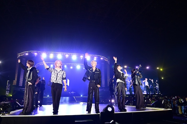 【ライブレポート】INI、強烈なビートで会場を染め上げる！＜テレビ朝日ドリームフェスティバル2025＞