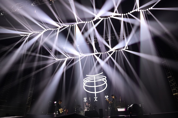 【ライブレポート】羊文学、まるで1本のドラマのようなライブ！3人が作り出すグルーヴに身を委ねる＜テレビ朝日ドリームフェスティバル2025＞