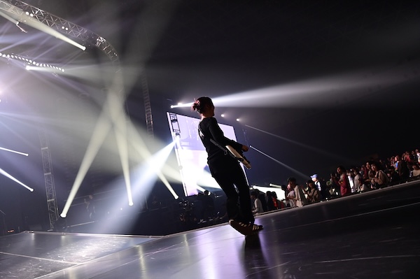 【ライブレポート】羊文学、まるで1本のドラマのようなライブ！3人が作り出すグルーヴに身を委ねる＜テレビ朝日ドリームフェスティバル2025＞