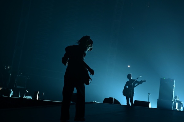 【ライブレポート】羊文学、まるで1本のドラマのようなライブ！3人が作り出すグルーヴに身を委ねる＜テレビ朝日ドリームフェスティバル2025＞