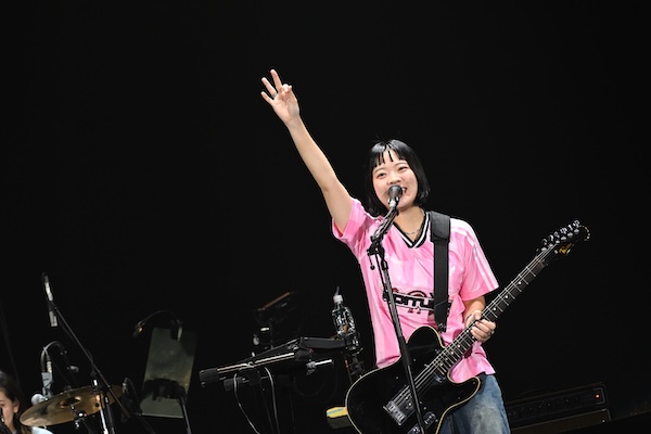 【ライブレポート】SHISHAMO、3年ぶりのドリフェスで圧巻パフォーマンス！＜テレビ朝日ドリームフェスティバル2025＞