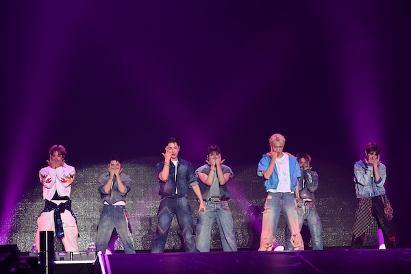 【ライブレポート】NEXZ、強烈な存在感とパフォーマンスで会場圧倒！＜テレビ朝日ドリームフェスティバル2025＞