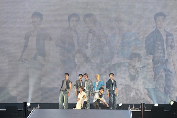 【ライブレポート】NEXZ、強烈な存在感とパフォーマンスで会場圧倒！＜テレビ朝日ドリームフェスティバル2025＞