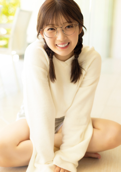 山岸理子「思わず触りたくなるような色白ふわふわボディを目指しました」待望の4th写真集をリリース！