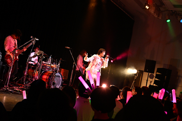 かわいいは最強！星名美怜、ワンマン公演を持ってアーティスト活動をスタート！