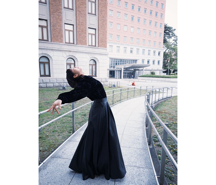 のん、ロングスカートで超！豪快キックショット＆優雅なバレエショットに「将棋戦というより格闘技!!」「ワイルドとエレガントと笑顔と」と話題！！