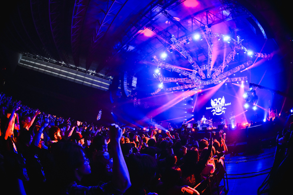 【ライブレポート】9mm Parabellum Bullet「命の恩人です」バンドの運命を変えたJと熱き共演！＜LUNATIC FEST.2025＞