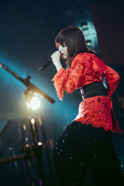 家入レオ、全国ツアー「家入レオ TOUR 2025 〜bulb〜」ファイナル公演に斎藤宏介氏(UNISON SQUARE GARDEN/TenTwenty)がサプライズ出演！「Mirror feat.斎藤宏介」を2人で初パフォーマンス！