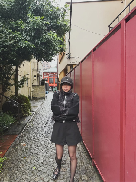 大原優乃、オールブラックのモード×フレンチカジュアルコーデ披露！ファン「可愛いすぎる～」