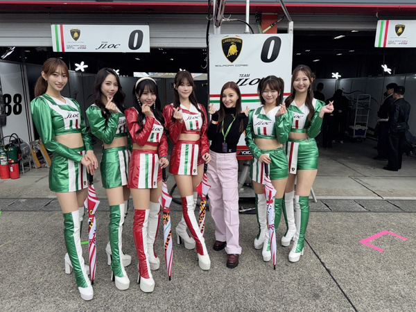 スーパーGTにレースアンバサダーより可愛い子がいると話題に！ トリンガルハーフ美人モデルEriが最終戦に来場。