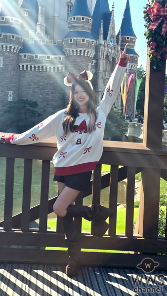 【動画】あすみん、可愛いすぎるスペシャルグッズを身に付けミニスカコーデで「ディズニー・クリスマス」を満喫！