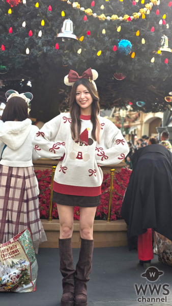 【動画】あすみん、可愛いすぎるスペシャルグッズを身に付けミニスカコーデで「ディズニー・クリスマス」を満喫！