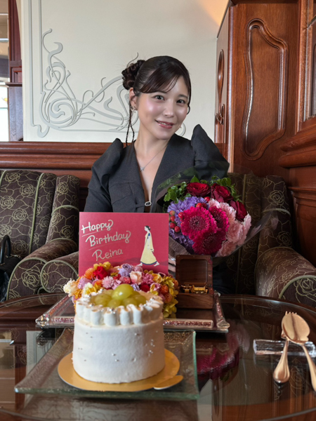 Reina+World、美肌あらわな衣装で誕生日報告！ファンお祝いの声