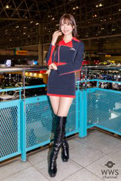 圧巻の美脚に注目！松田蘭、ファーが可愛いワンピースコスチューム姿を披露！