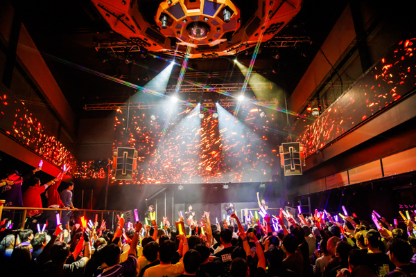 『北斗の拳』× #2i2、解散前ラストの定期公演を銀座Zoukで開催！等身大ケンシロウ像も登場