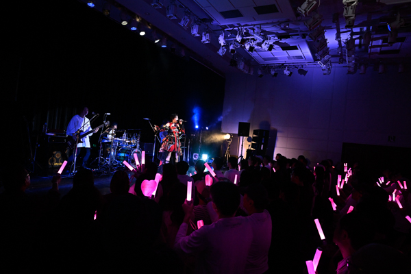 かわいいは最強！星名美怜、ワンマン公演を持ってアーティスト活動をスタート！