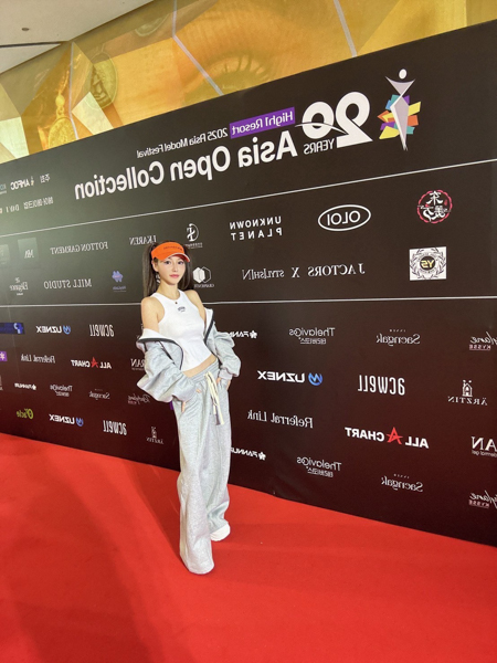 日本と韓国の美人ハーフモデルEri。 Asia Open Collectionでランウェイに登場し会場を魅了！