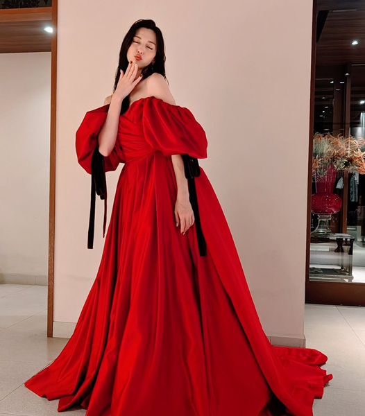 中条あやみ、美肩あらわな華やかドレス姿を披露「ホントお姫様」「めちゃくちゃ可愛い」