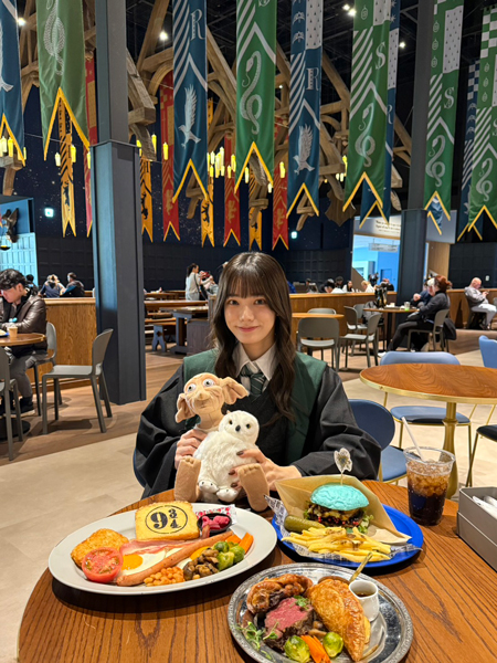 『新時代の美少女』で今大注目の宮下玲奈。スタジオツアー東京　ハリーポッターを訪問し可愛すぎるオフショット公開！