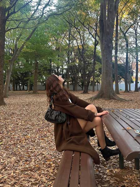 黒木麗奈、美脚スラリ！ロングコートで圧巻のスタイル披露！