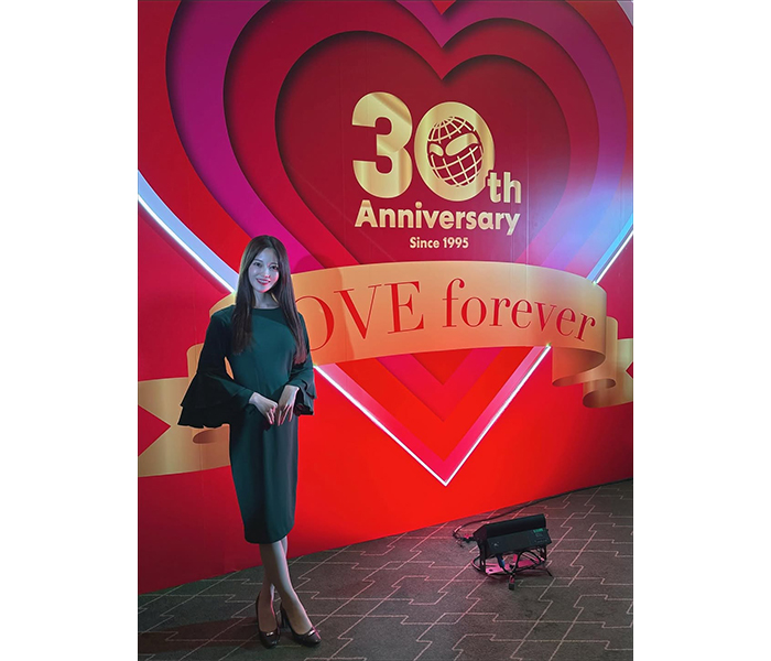 赤城ありさ、エレガントなドレス姿で気品あらわに