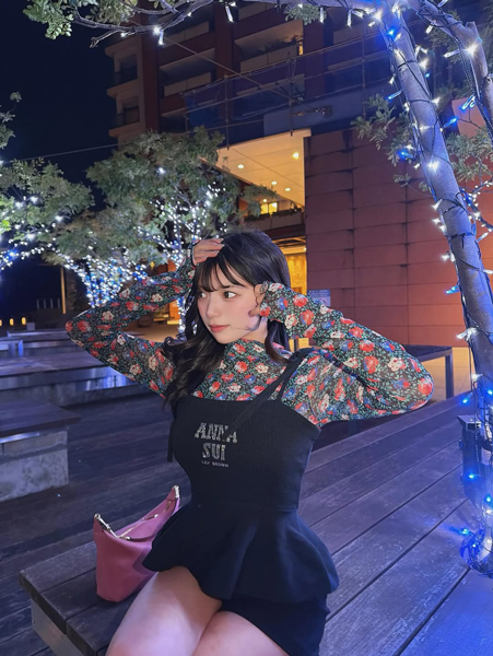 姫野ひなの、ガーリーなワンピコーデで美脚チラ見せ！！