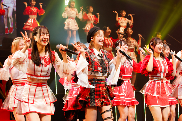 山本彩、渋谷凪咲らも駆けつけた、9年半の軌跡と感謝を刻んだ小嶋花梨卒業コンサート！