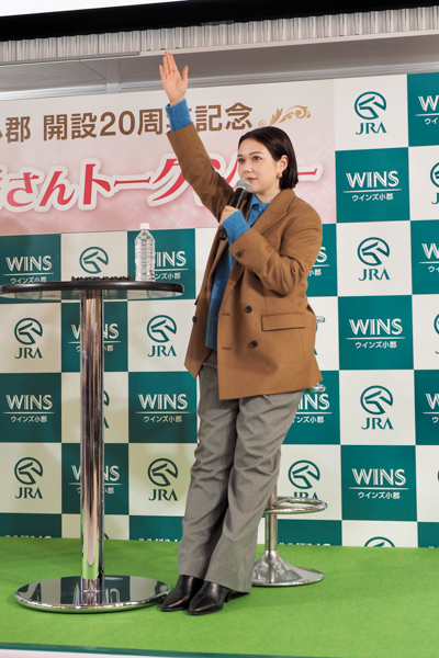 村重杏奈が「JRAウインズ小郡開設20周年記念トークショー」に登場…GⅡ東スポ杯2歳Sの注目馬ローベルクランツは名前が高級車みたいと推しも結果は8着