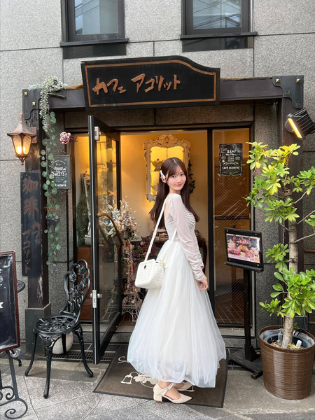 佐野麗奈、華やかフェミニンなロングワンピース姿を公開！