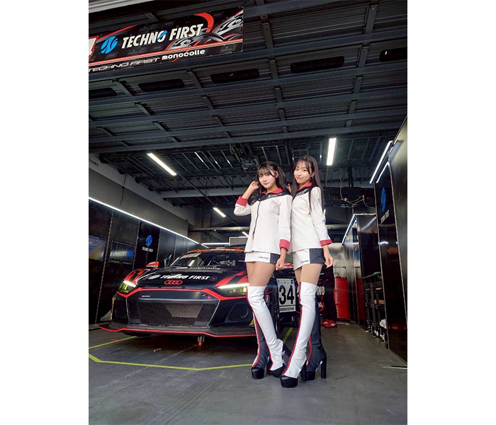 本多もか＆山川紗希、スーパー耐久でレースアンバサダーを務める。ミニ丈ワンピから美脚披露！