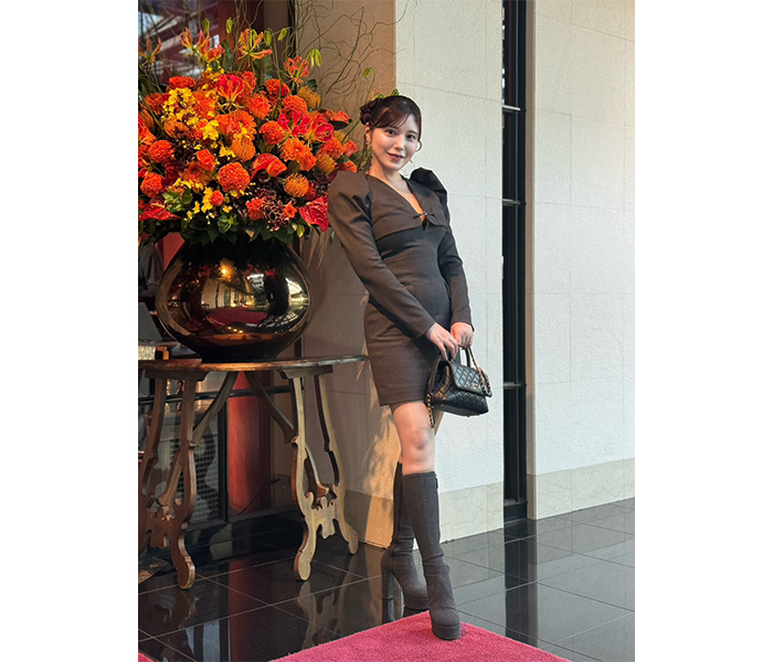 Reina+World、美肌あらわな衣装で誕生日報告！ファンお祝いの声