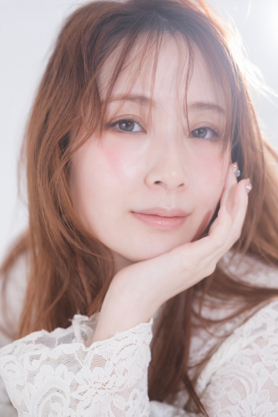 高柳明音、ピンク＆ブラウンメイクで透明感あふれる大人な雰囲気にファン大絶賛！