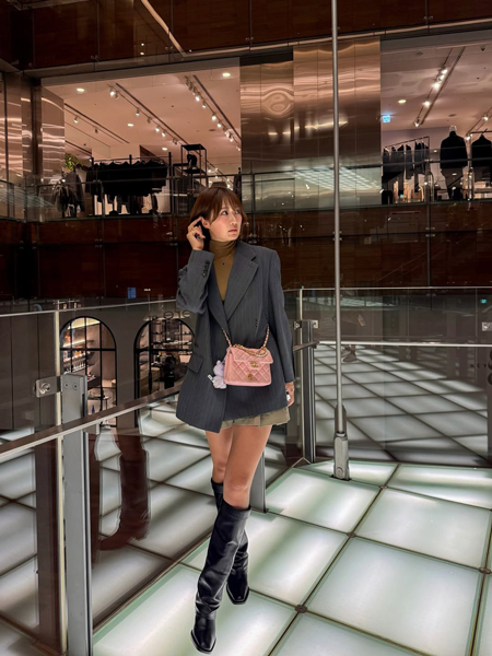 「絶対領域いいですね」藤澤響花、美脚あらわなジャケットコーデを披露！！