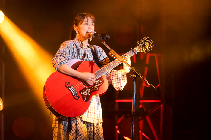 miwa、福山市の遊園地みろくの里で15周年を飾る花火とイルミネーションのど派手ライブ実施～サプライズで小栗旬も登壇！