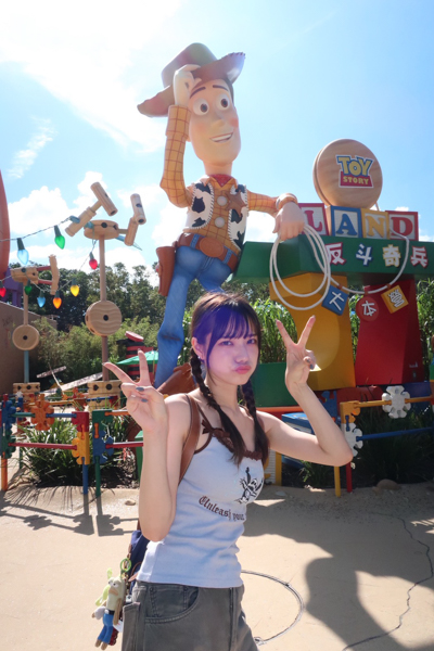 『美少女すぎる』と話題で今大注目の宮下玲奈。香港ディズニーを訪問し可愛すぎるオフショット公開！