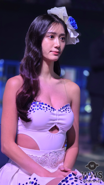 【動画】9等身で奇跡のボディ・斎藤恭代がK-1 スペシャルラウンドガールで登場！＜K-1 WORLD MAX 2025＞