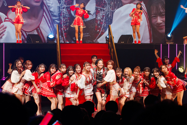 山本彩、渋谷凪咲らも駆けつけた、9年半の軌跡と感謝を刻んだ小嶋花梨卒業コンサート！