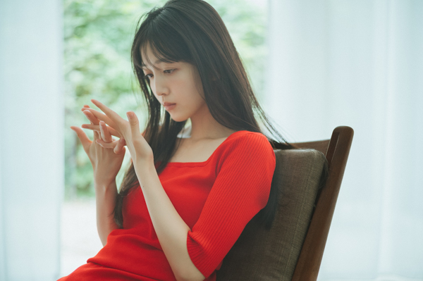 君への愛は、永遠に。乃木坂46・久保史緒里が表紙を飾る「blt graph. vol.113」の表紙と別冊付録ポスター、ポストカードのカットを公開！