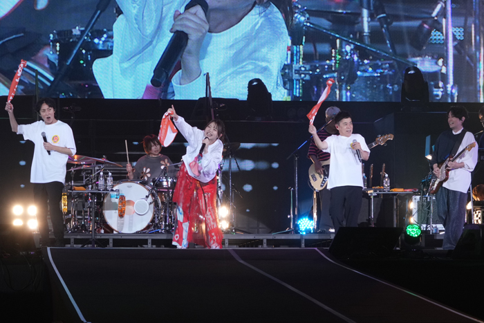 いきものがかり、「ブルーバード」「気まぐれロマンティック」「キミがいる」と盛り上げ曲を連発し、岡村が大好きな「ありがとう」も披露＜ナインティナインのオールナイトニッポン歌謡祭＞