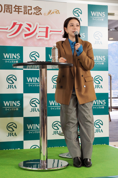 村重杏奈が「JRAウインズ小郡開設20周年記念トークショー」に登場…GⅡ東スポ杯2歳Sの注目馬ローベルクランツは名前が高級車みたいと推しも結果は8着