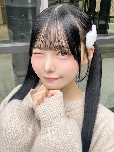 立花ことり、美脚きわだつシンプルキュートなミニ丈コーデを披露！！